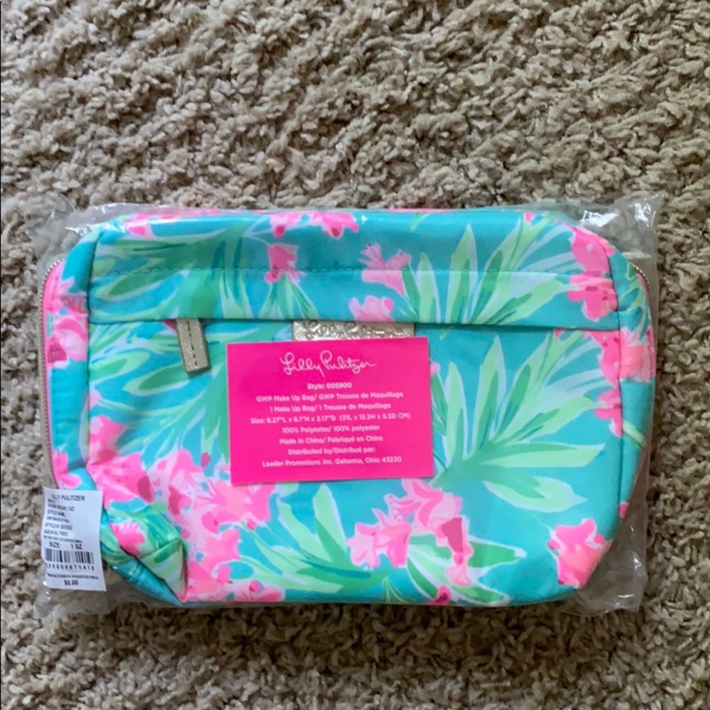 NWT Lilly Make up bag